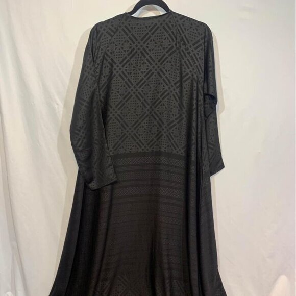 Woman’s high neck flowy black abaya dress. Unique pattern. Unique zipper design. - Picture 9 of 10